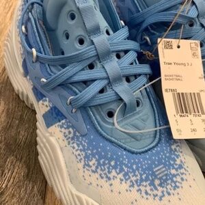 Adidas Trae Young 3 Size 5.5 Big Kids Sky Tint/Team Royal Blue Basketball NWT